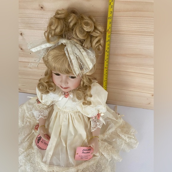 Vintage SHOW-STOPPERS Collectible Porcelain Doll Dawn - Picture 13 of 16